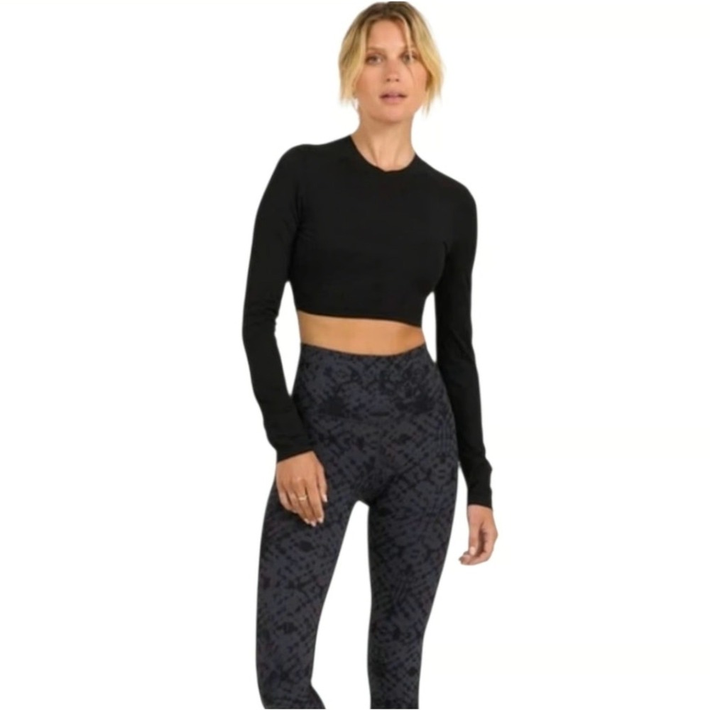 NWT Vuori Women's Long Sleeve Luxe Crop Tee Black Size Medium